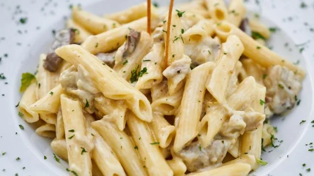 Creamy Chicken and Mushroom Pasta